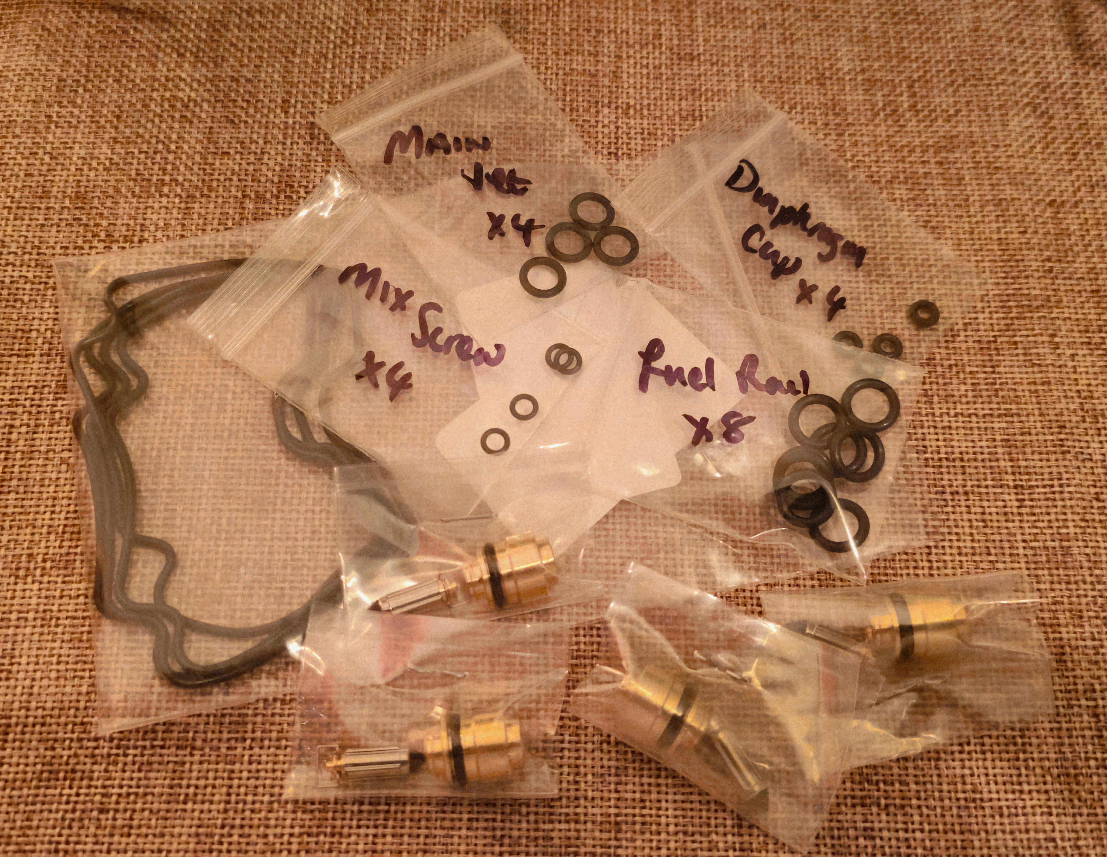 Complete Carburettor Rebuild kit complete inc O'rings Gaskets Rubbers float valves and seats FZS 600 1998-2003