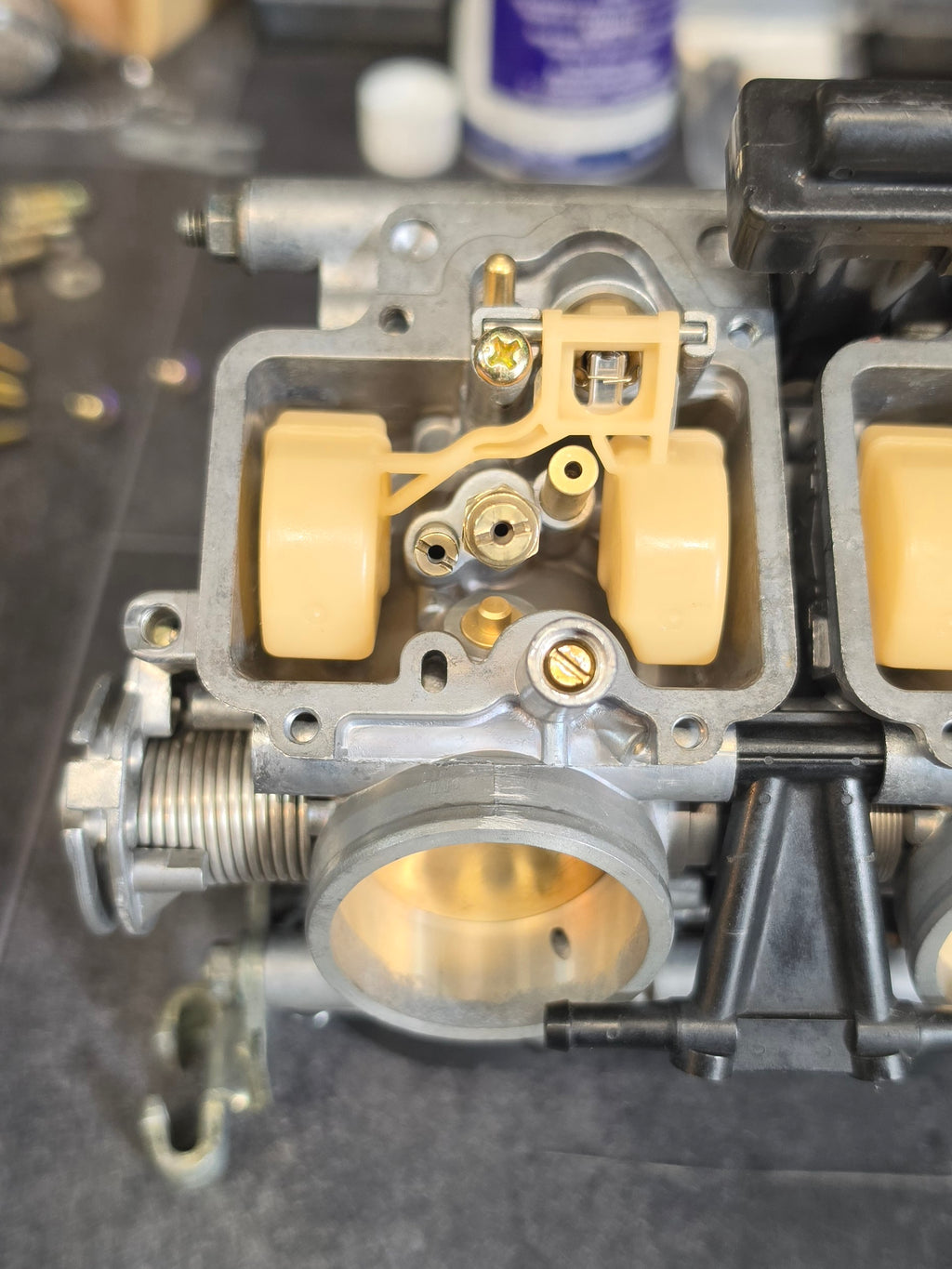 Yamaha YZF R6 1998 - 2002 Carburettor refurbishment
