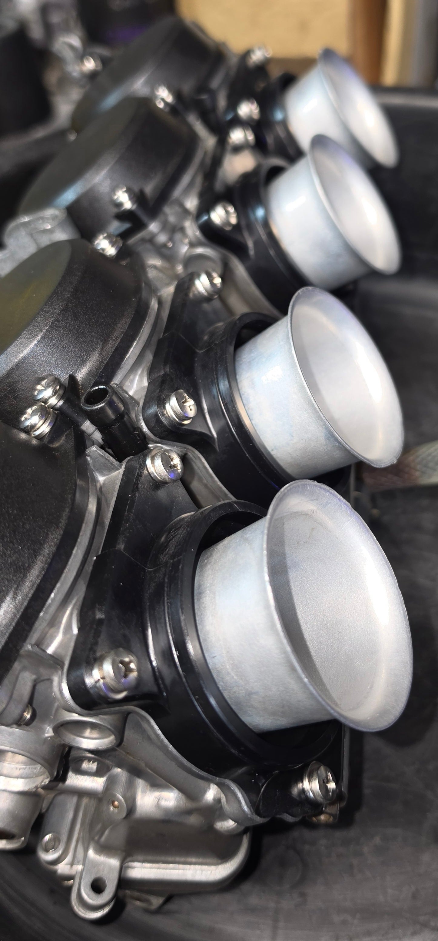 Honda CBR900RR Carburettor refurbishment service including vapour blasting & Ultrasonic cleaning