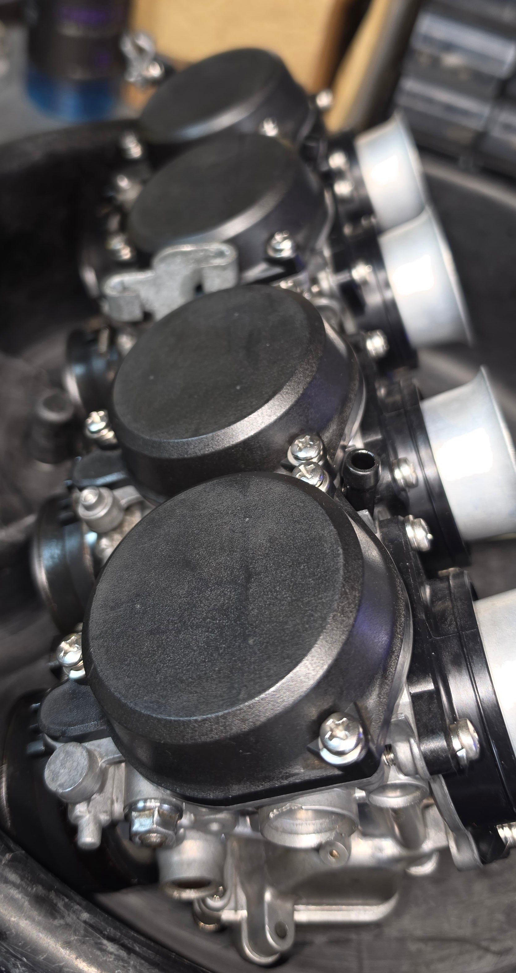 Honda CBR900RR Carburettor refurbishment service including vapour blasting & Ultrasonic cleaning