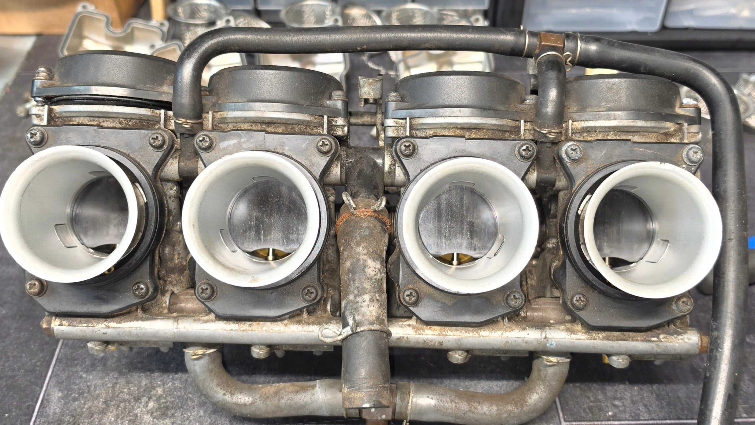 Honda CBR900RR Carburettor refurbishment service including vapour blasting & Ultrasonic cleaning