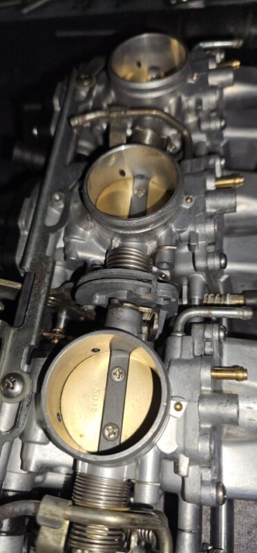 Refurbished Yamaha FZS 1000 Carburettors fitted with the Ivan's Performance Slip-on FZ-0102SO jet kit