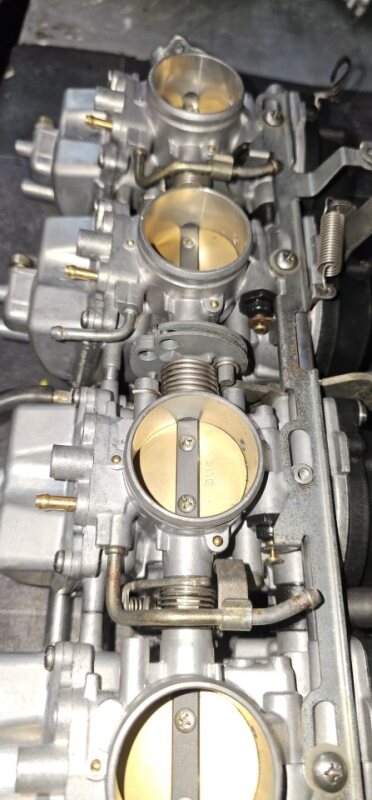 Refurbished Yamaha FZS 1000 Carburettors fitted with the Ivan's Performance Slip-on FZ-0102SO jet kit